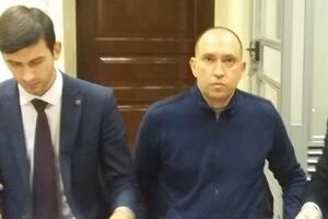 Зазначають, що Альперін є громадянином Ізраїлю, але живе в Одесі