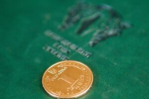 Гривня подешевшала до 27,01 грн/$
