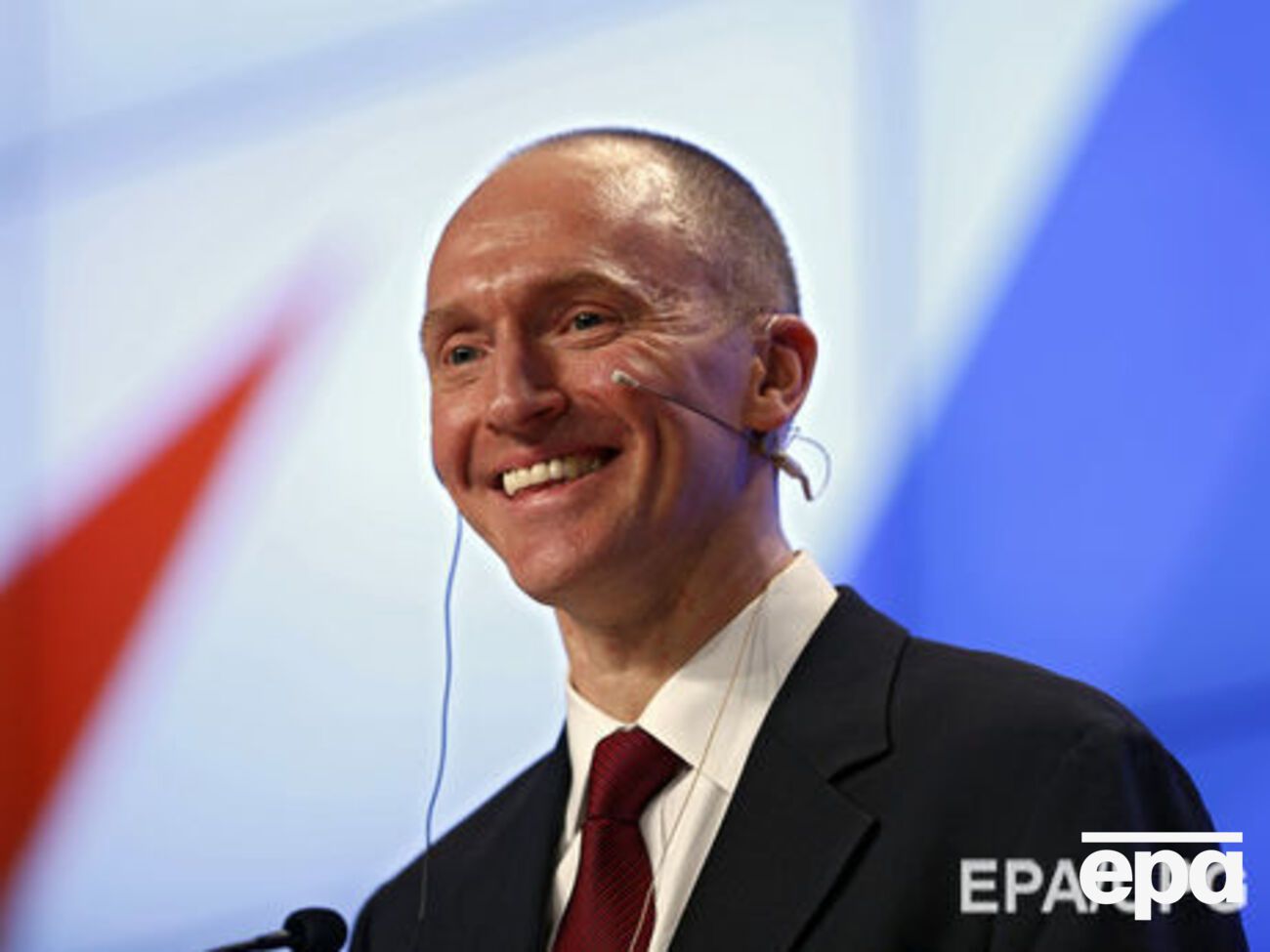 По словам Пейджа, он просто поздоровался с парой людей в Москве