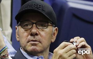 Девять коллег Спейси по съемкам в сериале "Карточный домик" сообщили, что актер вел себя как "хищник"