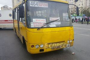 ДТП с участием маршрутки №464 произошло на остановке городского транспорта