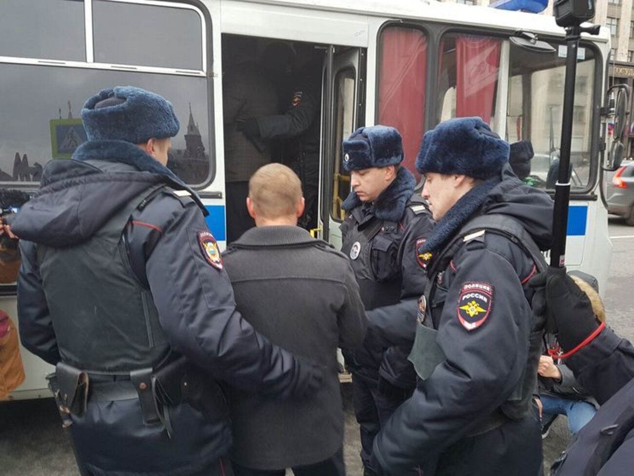 В России задерживают сторонников оппозиционного российского политика Вячеслава Мальцева, который предсказывал начало революции в стране 5&nbsp;ноября 2017&nbsp;года