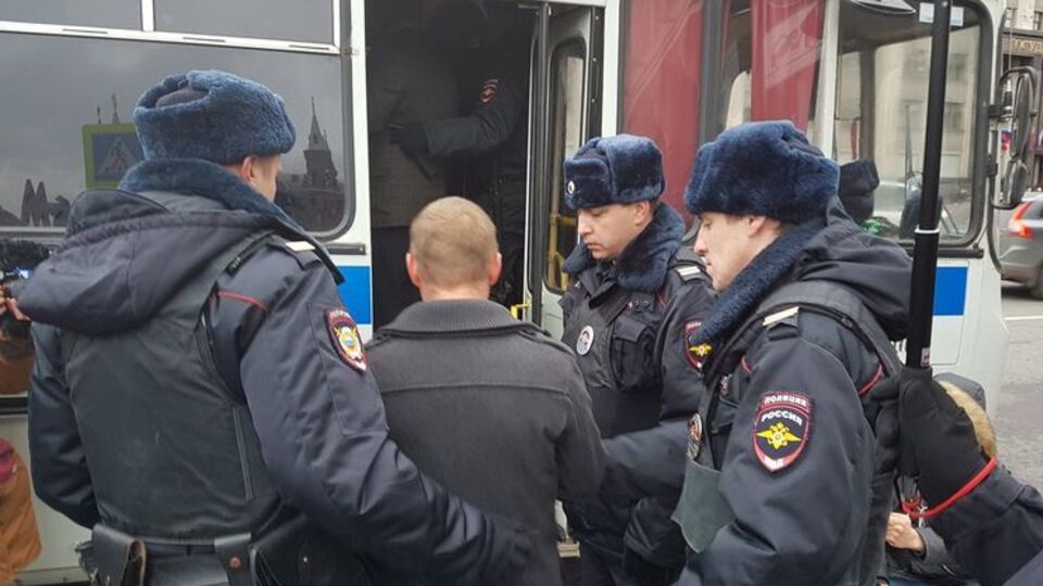 В России задерживают сторонников оппозиционного российского политика Вячеслава Мальцева, который предсказывал начало революции в стране 5 ноября 2017 года
