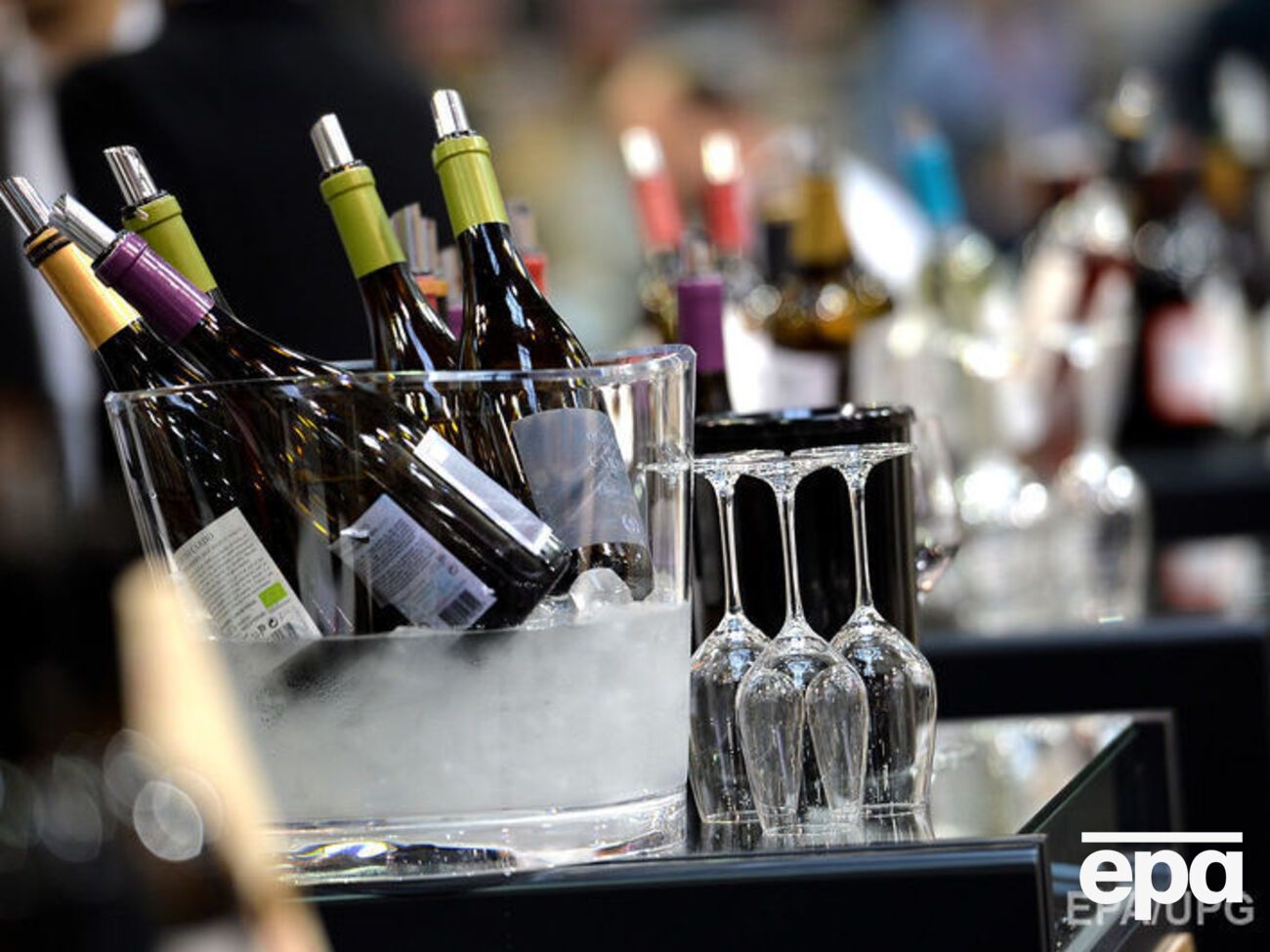 В Париже открыли "голый" ресторан