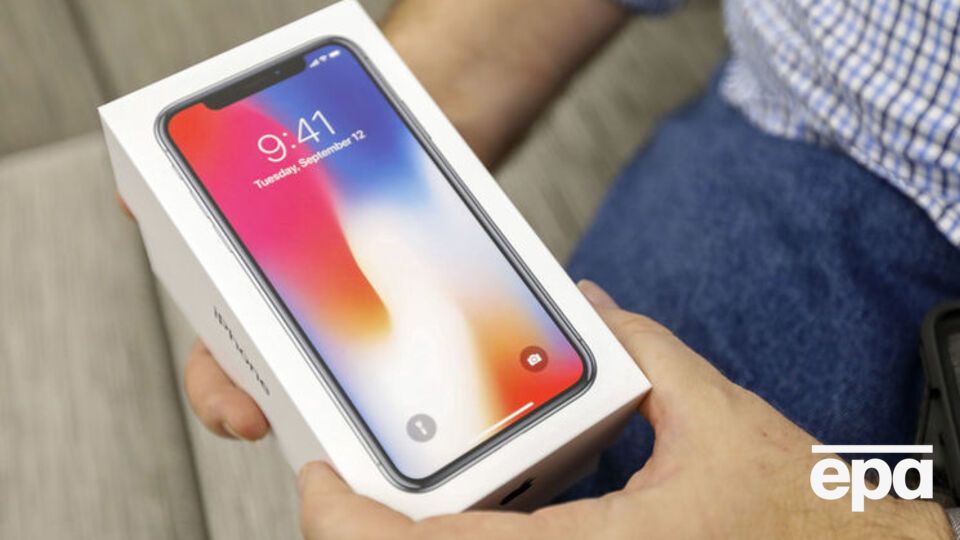 Кадиров подарував iPhone X третьокласниці