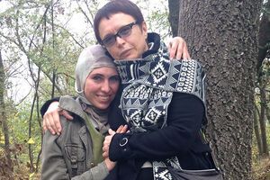 30 октября 2017 года под Киевом неизвестные обстреляли автомобиль, в котором находилась украинский военнослужащий и доброволец Амина Окуева. От полученных ранений Амина скончалась на месте. Ей было 34 года