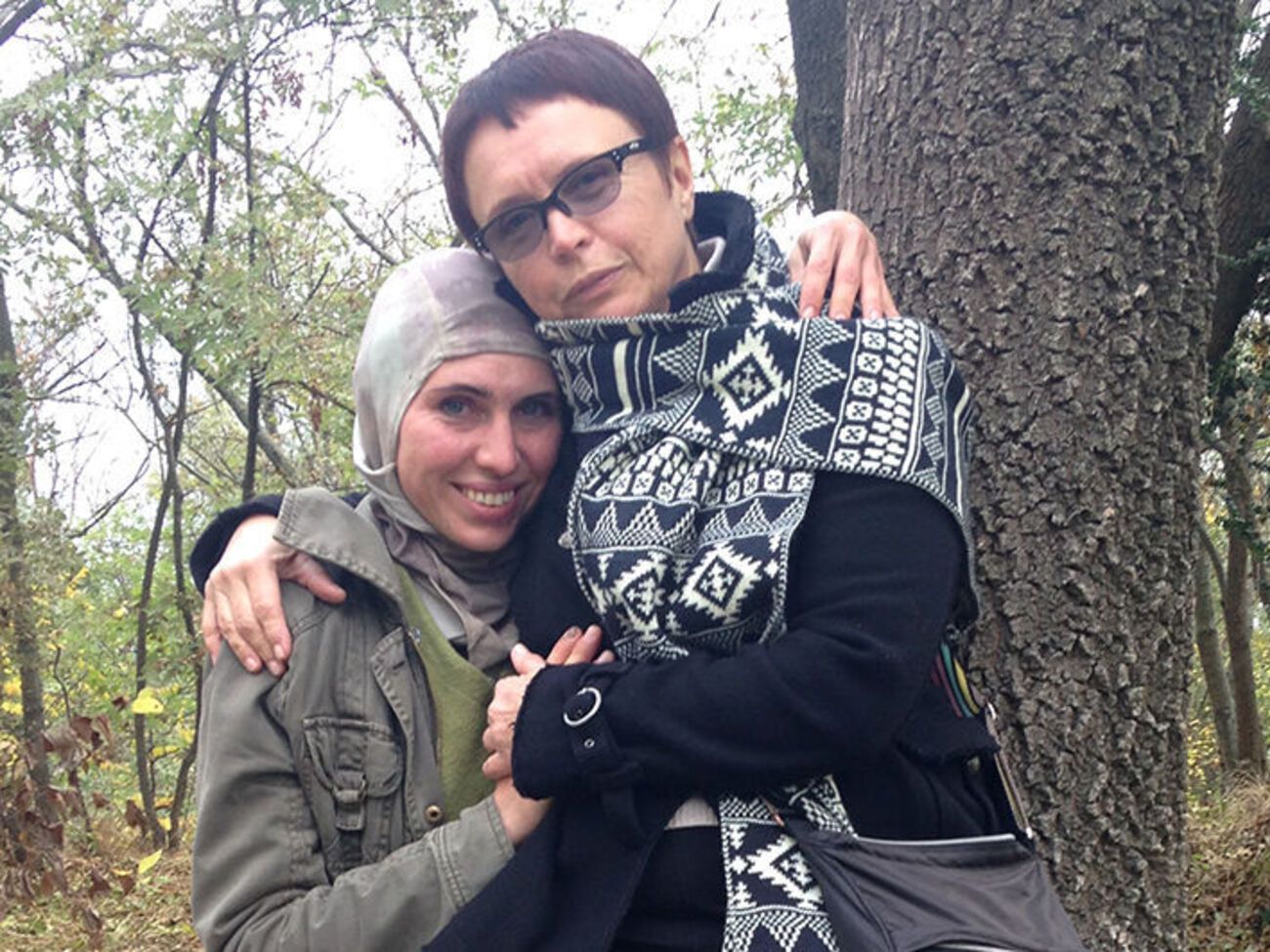 30 октября 2017 года под Киевом неизвестные обстреляли автомобиль, в котором находилась украинский военнослужащий и доброволец Амина Окуева. От полученных ранений Амина скончалась на месте. Ей было 34 года