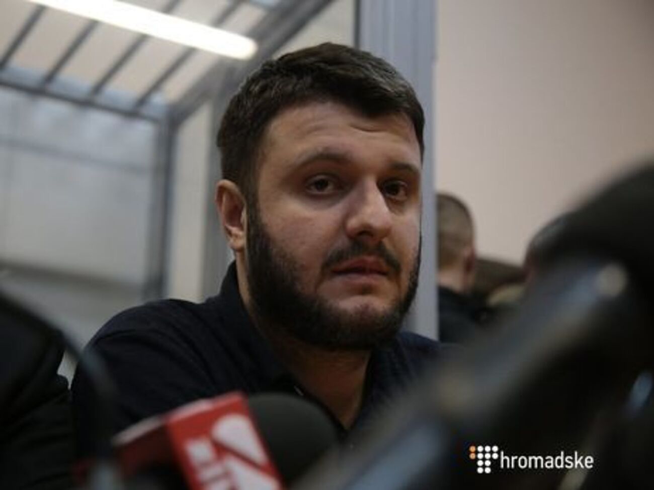 Олександру Авакову обрали запобіжний захід у вигляді особистого зобов'язання 1 листопада. Його зобов'язали носити електронний браслет