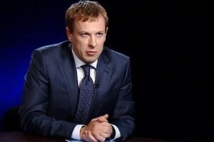 5 вересня Хомутиннік заявив, що на період розслідування ГПУ йде з посади голови депутатської групи "Відродження"