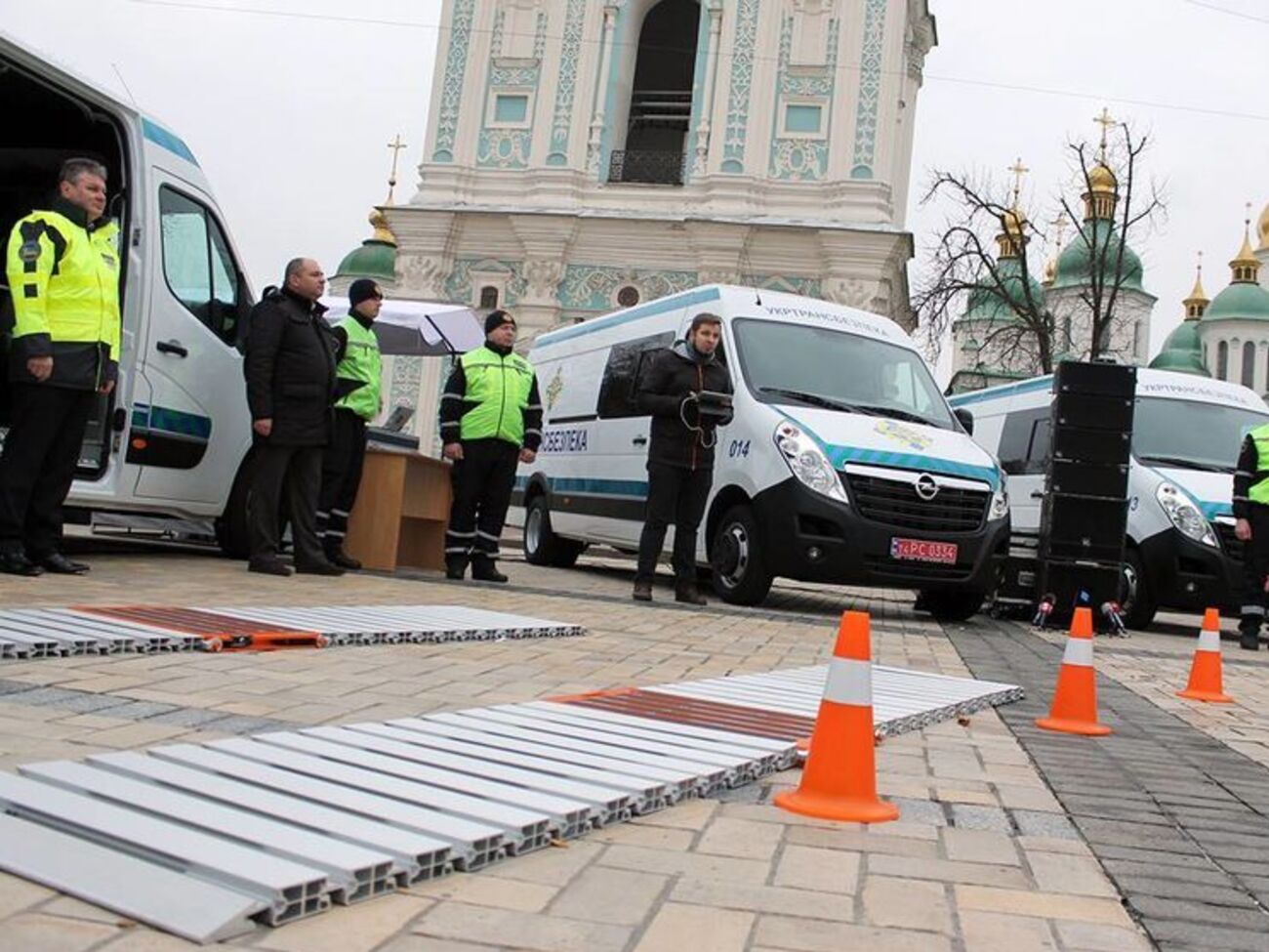 До Києва прибули перші 26 габаритно-вагових комплексів