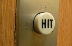 В жилом доме Киева оборвался лифт с людьми