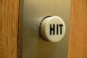 У житловому будинку Києва обірвався ліфт із людьми