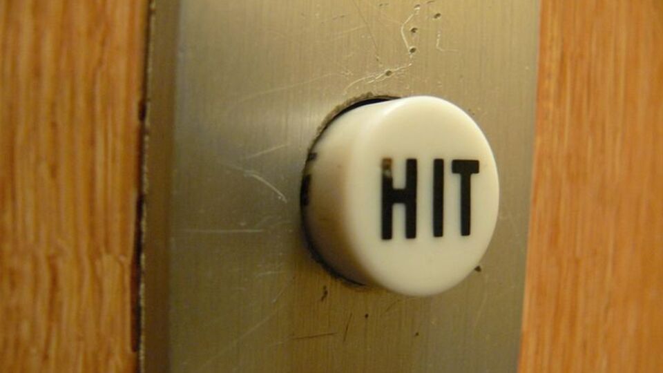 В жилом доме Киева оборвался лифт с людьми