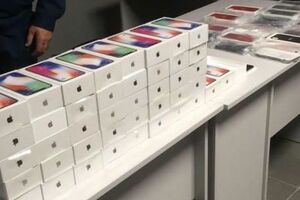 В аеропорту Одеси прикордонники виявили 43 iPhone X