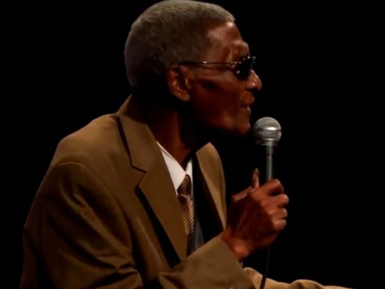 Найт родился 24 апреля 1945 года