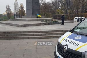 Вандали залили Вічний вогонь цементом
