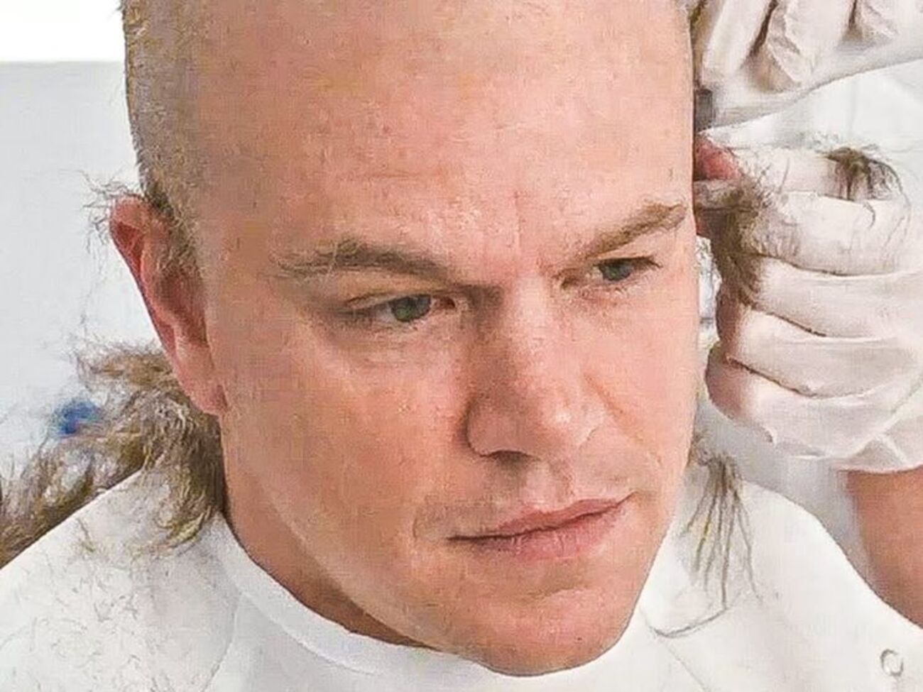 Герой Деймона решился на эксперимент по уменьшению роста