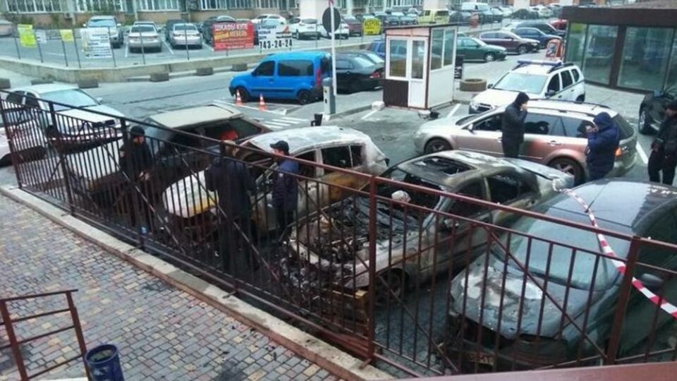 Автомобили сгорели в трех разных районах Одессы