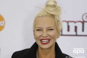 Sia: Очевидно, кто-то пытается продать мои "обнаженные" фото моим фанам. Сохраните свои деньги. Держите, бесплатно!