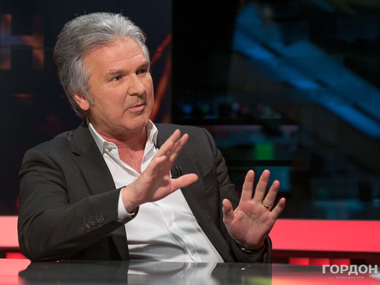 Швец:&nbsp;Он не нажмет на кнопку. Не погребет себя вместе с Россией и канет в пучину