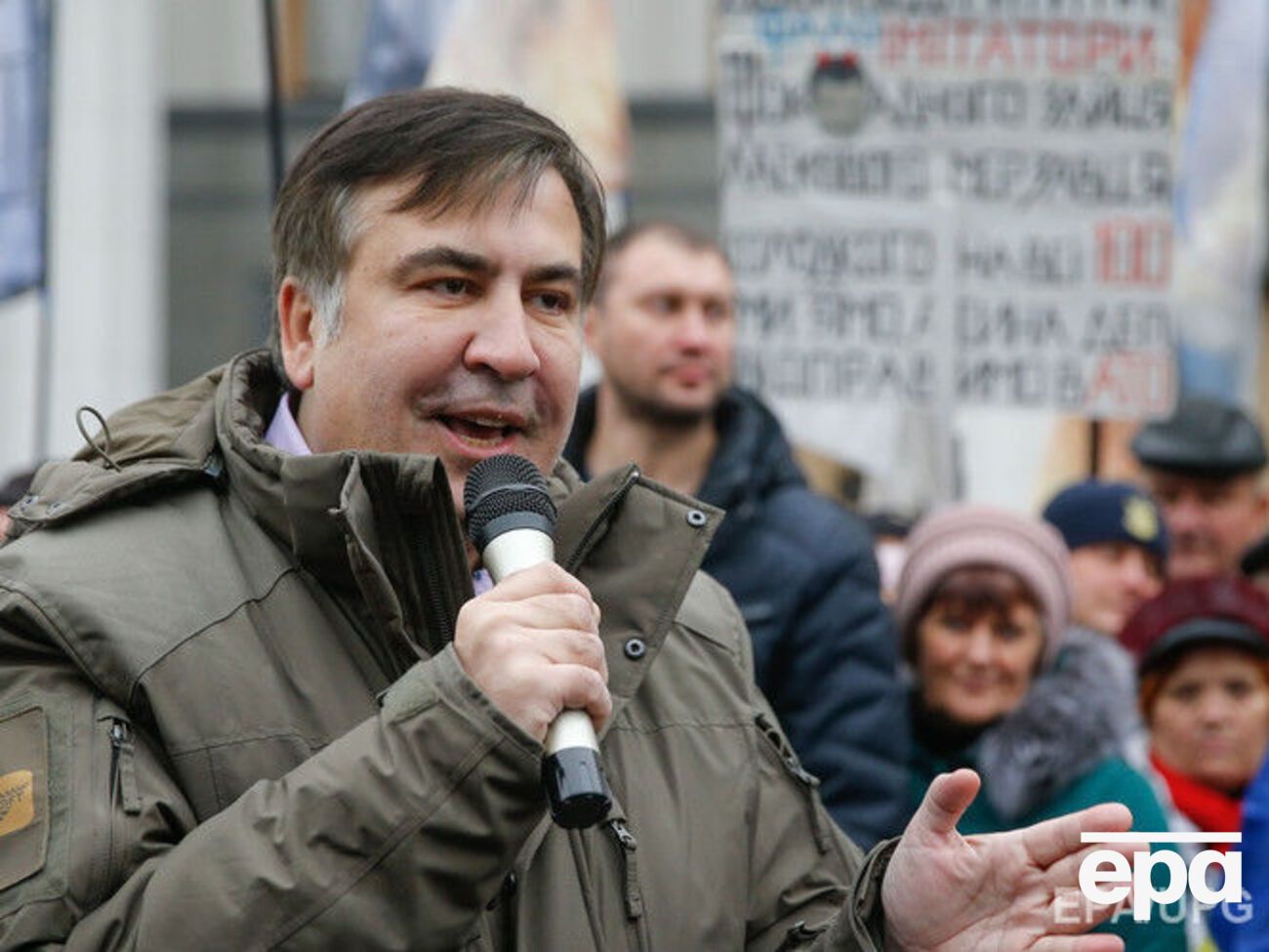 Саакашвили получил от миграционной службы подтверждение легальности его пребывания в Украине