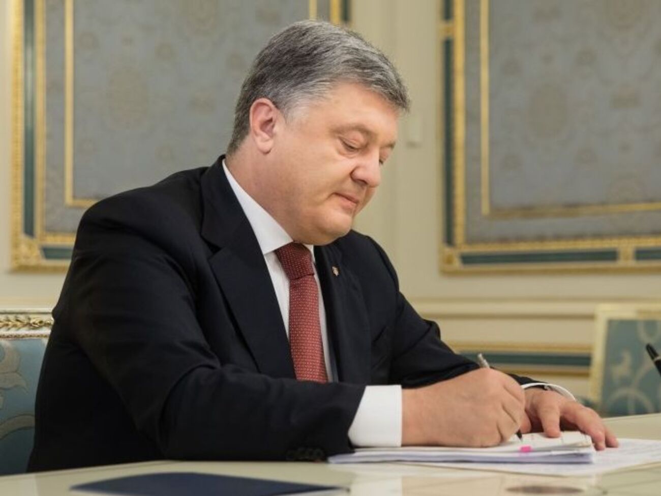 Порошенко утвердил основные принципы обеспечения кибербезопасности Украины