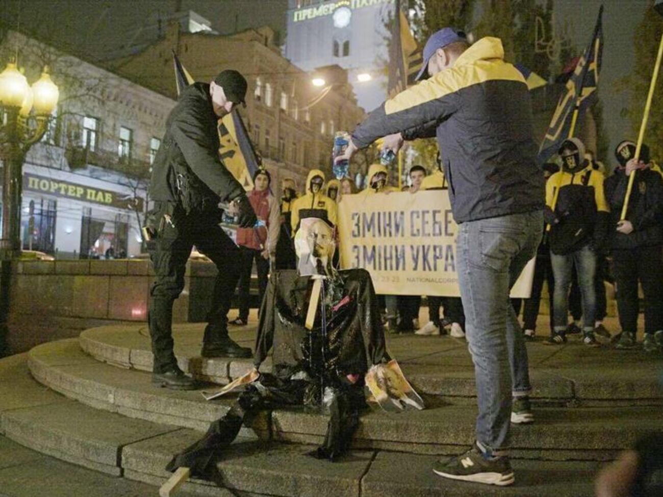 Націоналісти спаленням опудала Леніна "передали привіт" усім комуністам