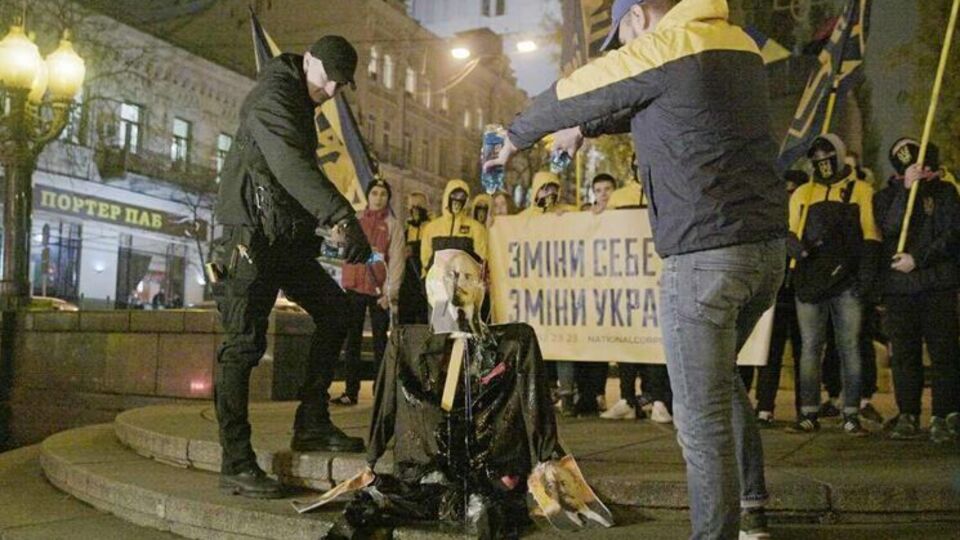 Націоналісти спаленням опудала Леніна "передали привіт" усім комуністам