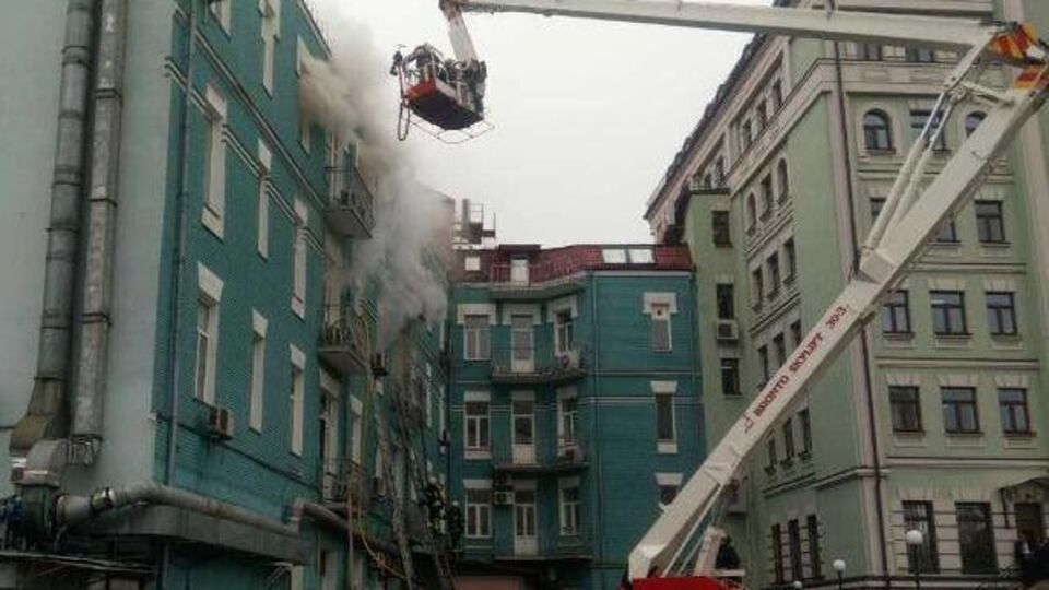 У ДСНС повідомили про загоряння витяжки в ресторані, після чого вогонь поширився