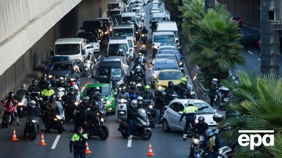 В Каталонии протестующие перекрыли крупные автомагистрали