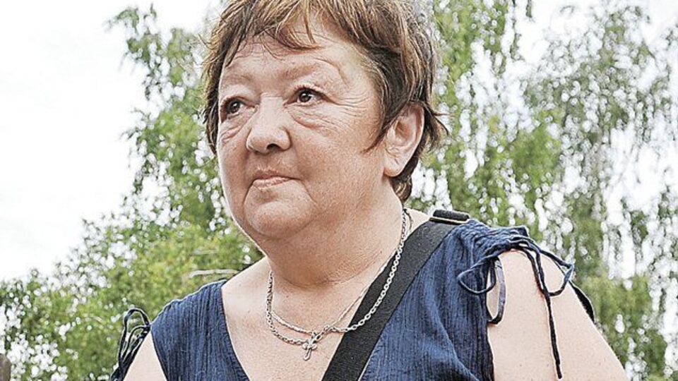 Королева потеряла сознание в подъезде собственного дома