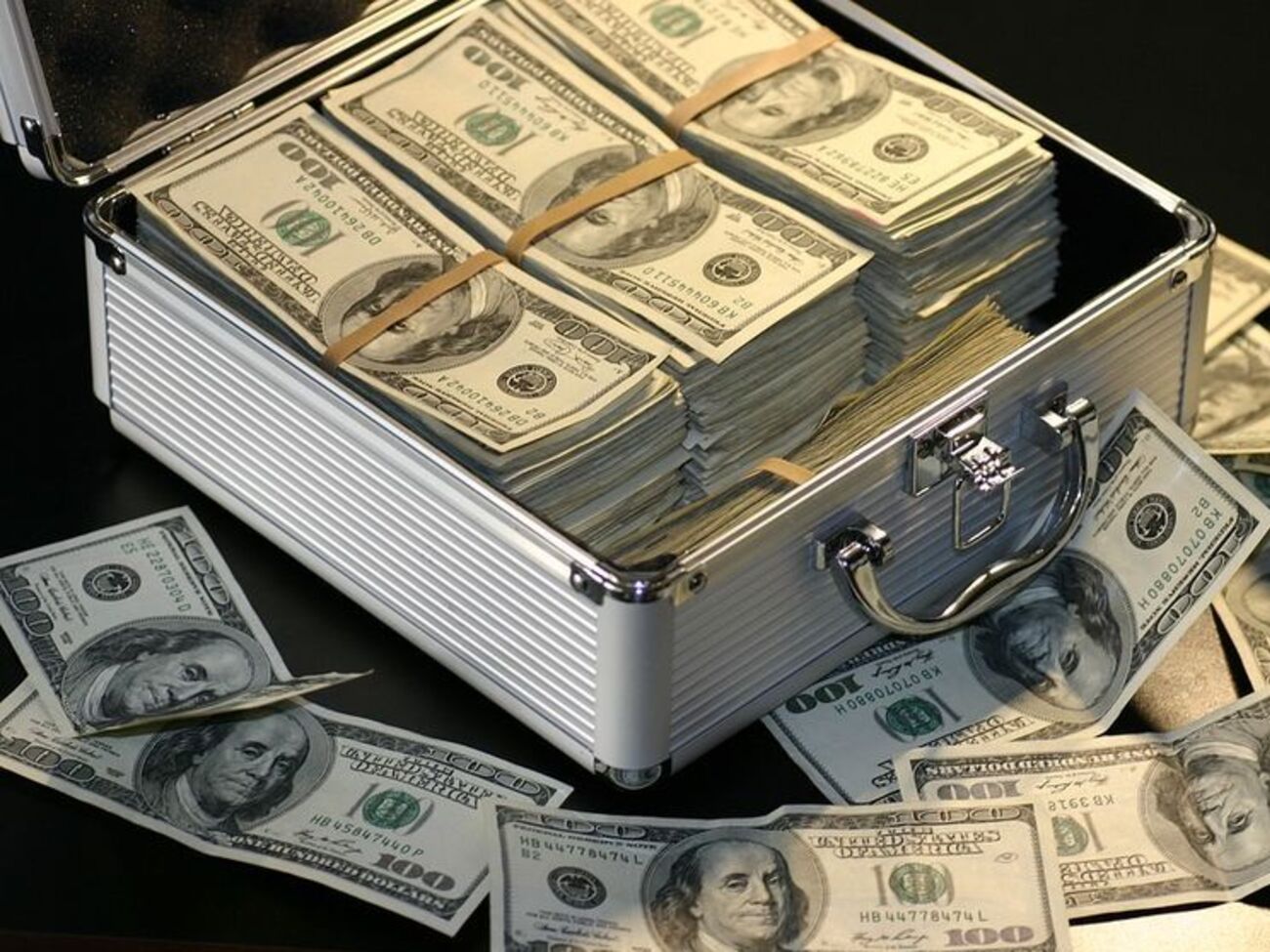 В НАБУ ранее заявили, что подозревают сотрудников "Ощадбанка" в пропаже $156,8 млн и 218,1 тыс. грн
