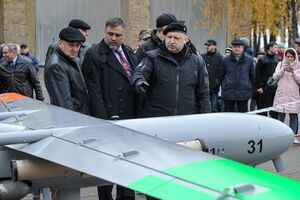 Турчинову представили дрон оперативно-тактического уровня "Горлица"
