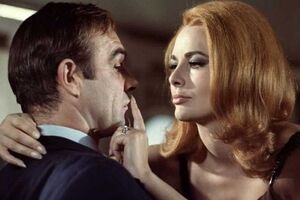 Дор была партнершей Коннери в ленте "Живешь только дважды"