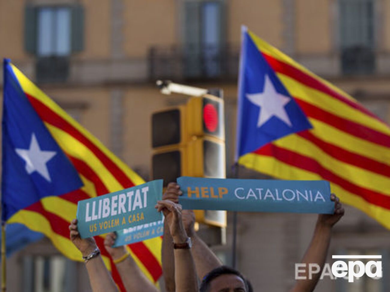 27 октября парламент Каталонии принял резолюцию, которая декларирует независимость от Испании