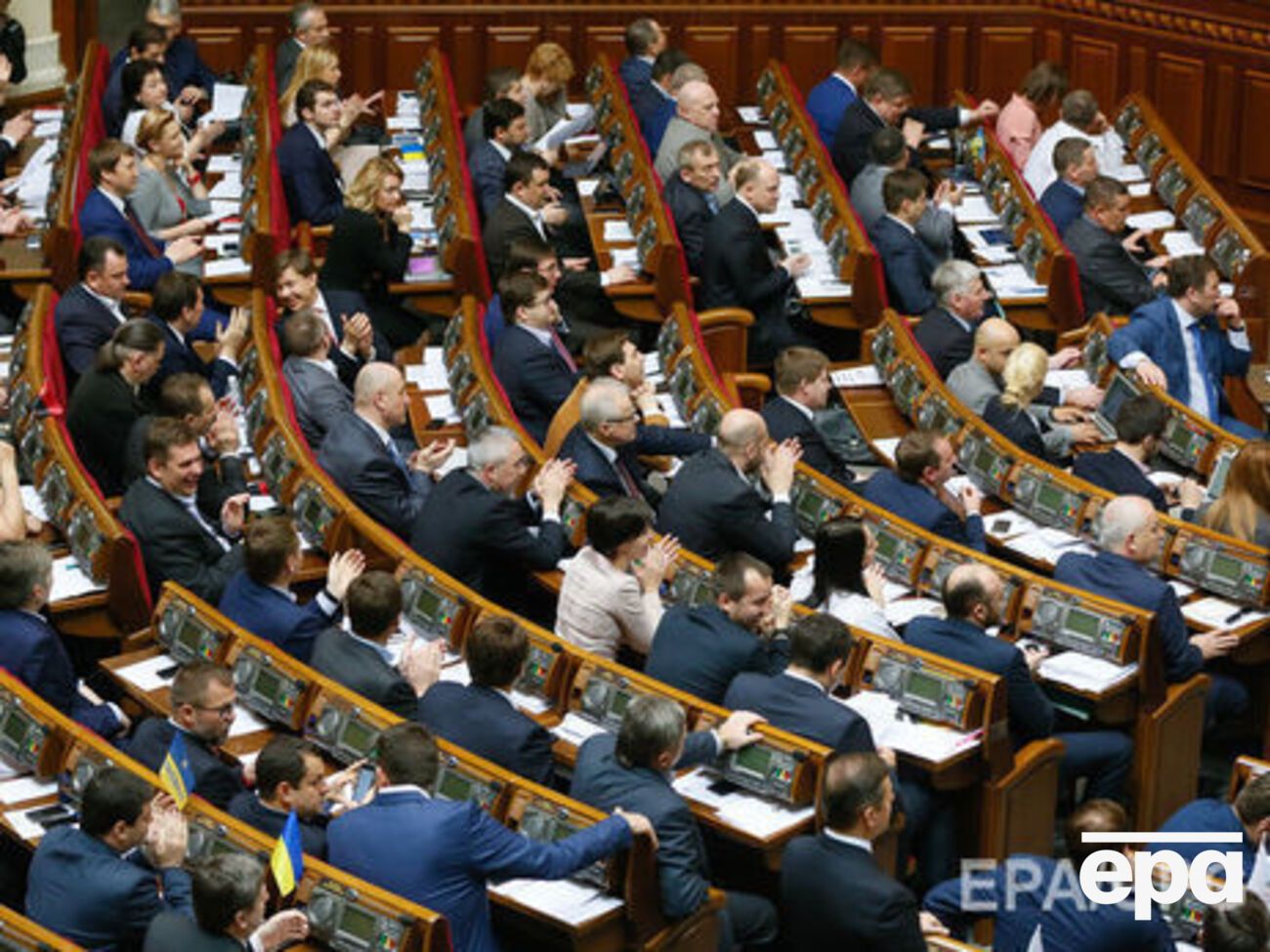 Рада утвердила изменения в закон о госслужбе в Украине