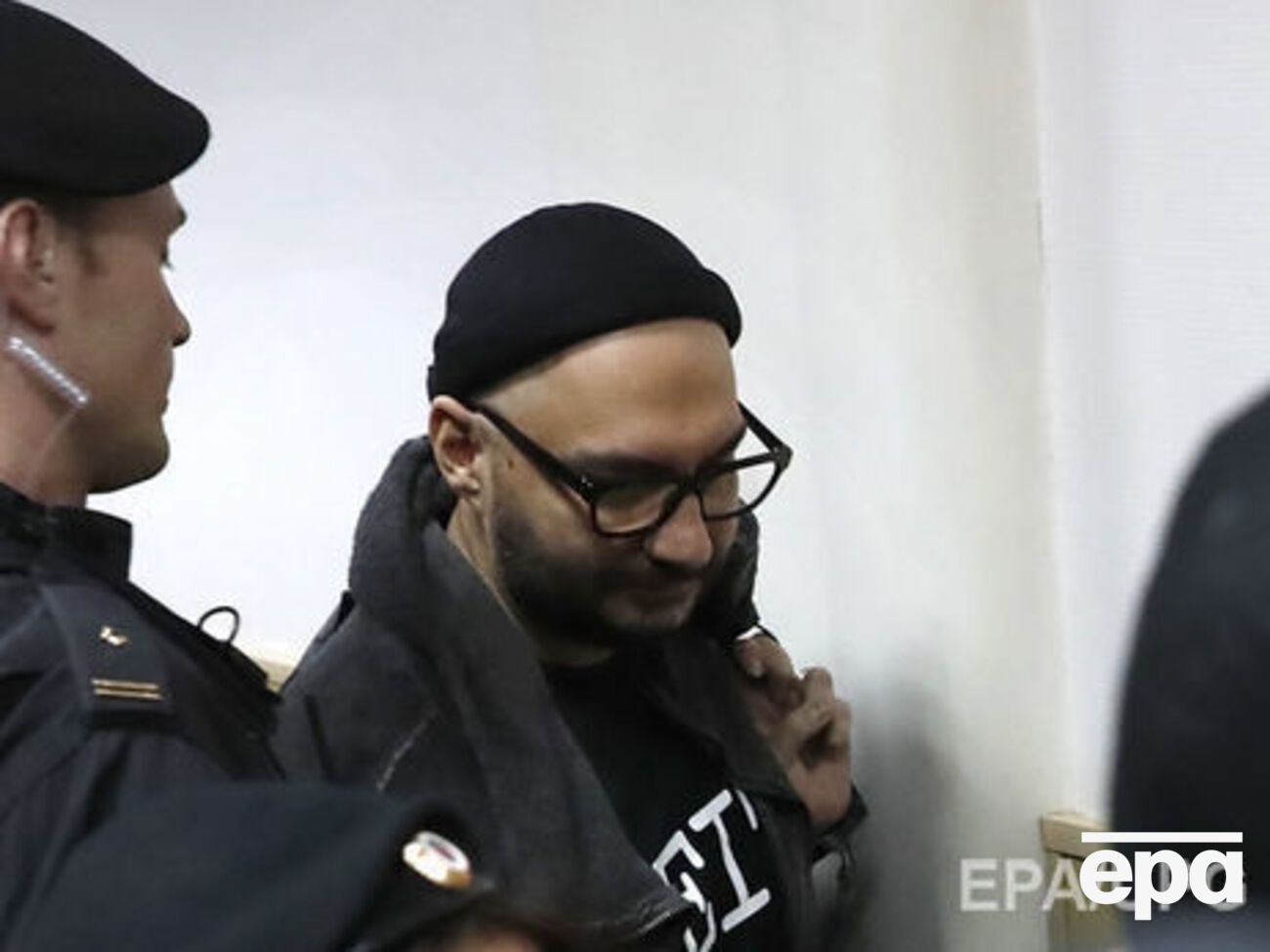 Серебренников находится под домашним арестом