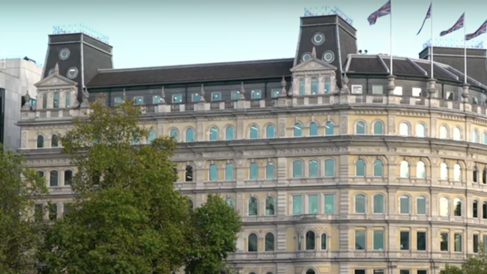 Grand Buildings на Трафальгарській площі. Цією будівлею Коломойський і Боголюбов, за версією журналістів, розрахувалися з Пінчуком у суперечці за Криворізький залізорудний комбінат