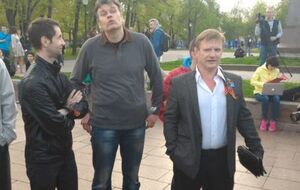 Лидер группы SERB Тарасевич (в центре) на митинге российской оппозиции