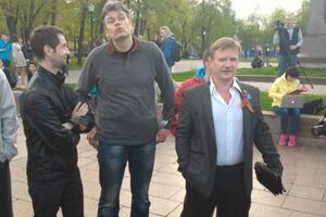 Лидер группы SERB Тарасевич (в центре) на митинге российской оппозиции