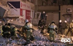 Сообщается, что под развалинами остаются пострадавшие