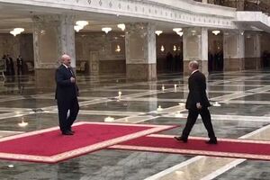 Путин испытывал неудобство во время прохода по красной дорожке