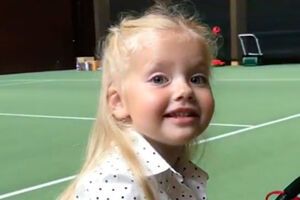 Лиза Галкина провела время в бассейне