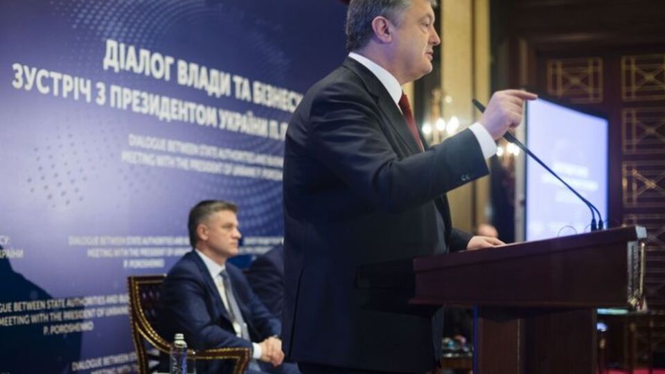 За словами Порошенка, у початковому варіанті проекту закону планували назвати відомство службою фінансових розслідувань і наділити її правом застосування широкого спектра поліцейських заходів