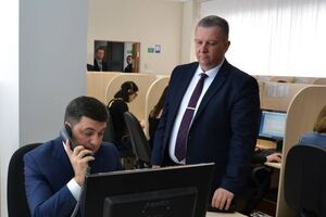 Рева (праворуч): Унесено цілу низку проектів законів