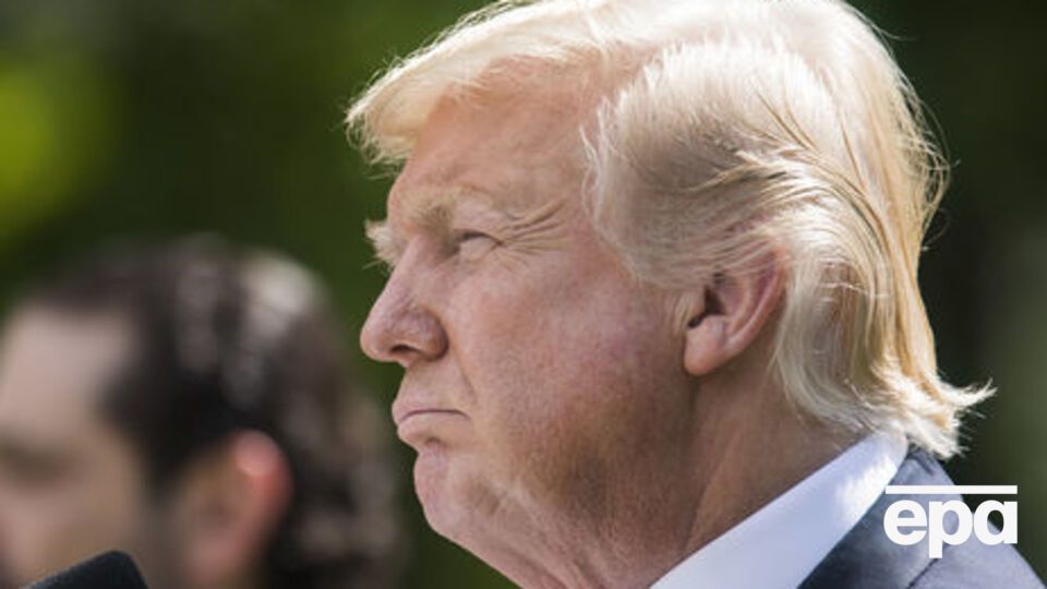 Трамп спить приблизно п'ять–шість годин на день, зазначає газета