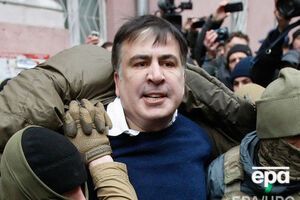 Затриманому Саакашвілі передали особисті речі та книги