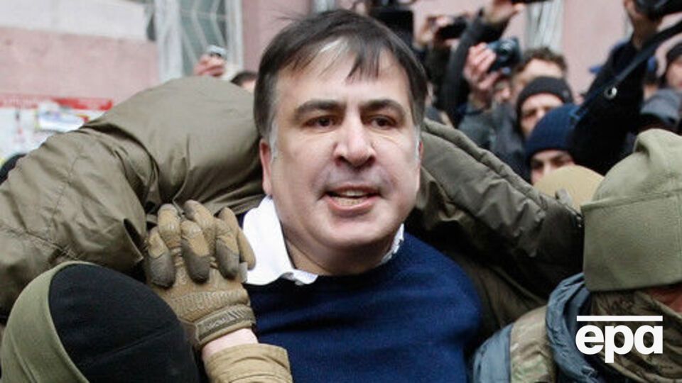 Затриманому Саакашвілі передали особисті речі та книги