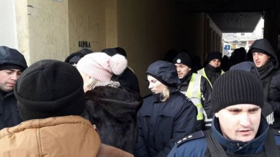 Біля будівлі суду збираються активісти