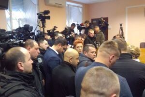 У Печерський суд прийшли нардепи